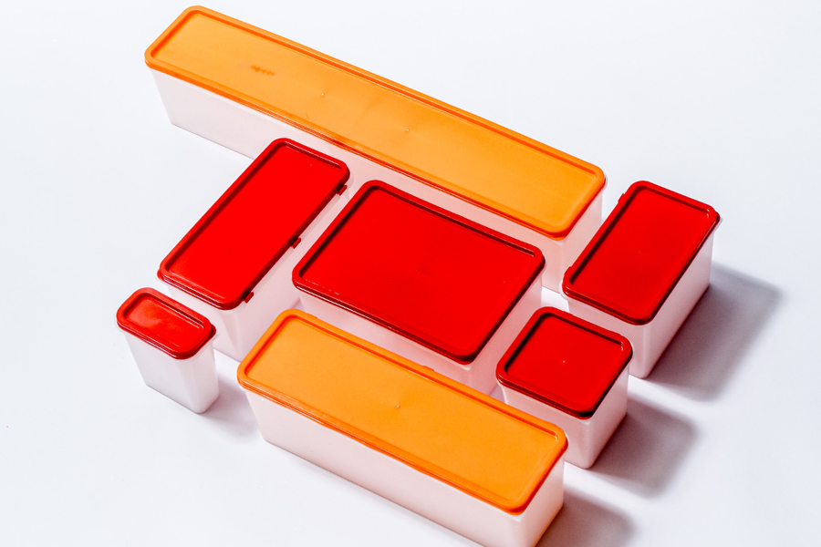 12D Flip-Top Plastic Box.